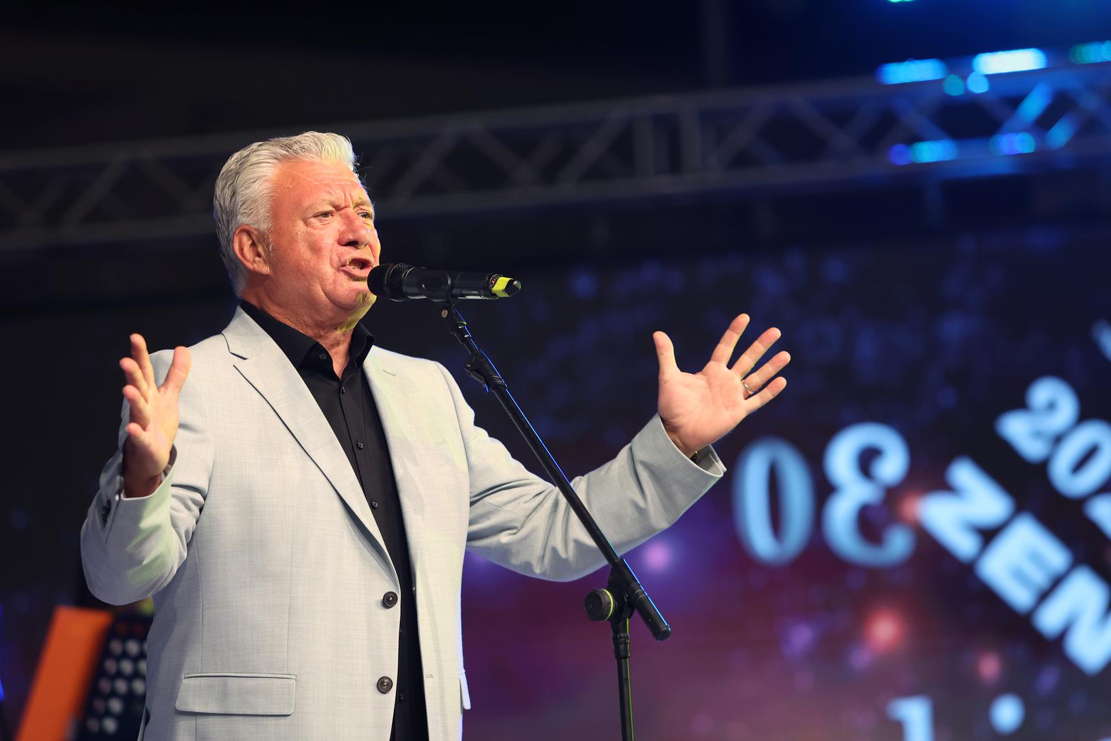  Nenad Vetma je izveo pjesmu “Za tobom je zaplakalo vrime”s kojom je na festivalu pobijedio 2020. godine