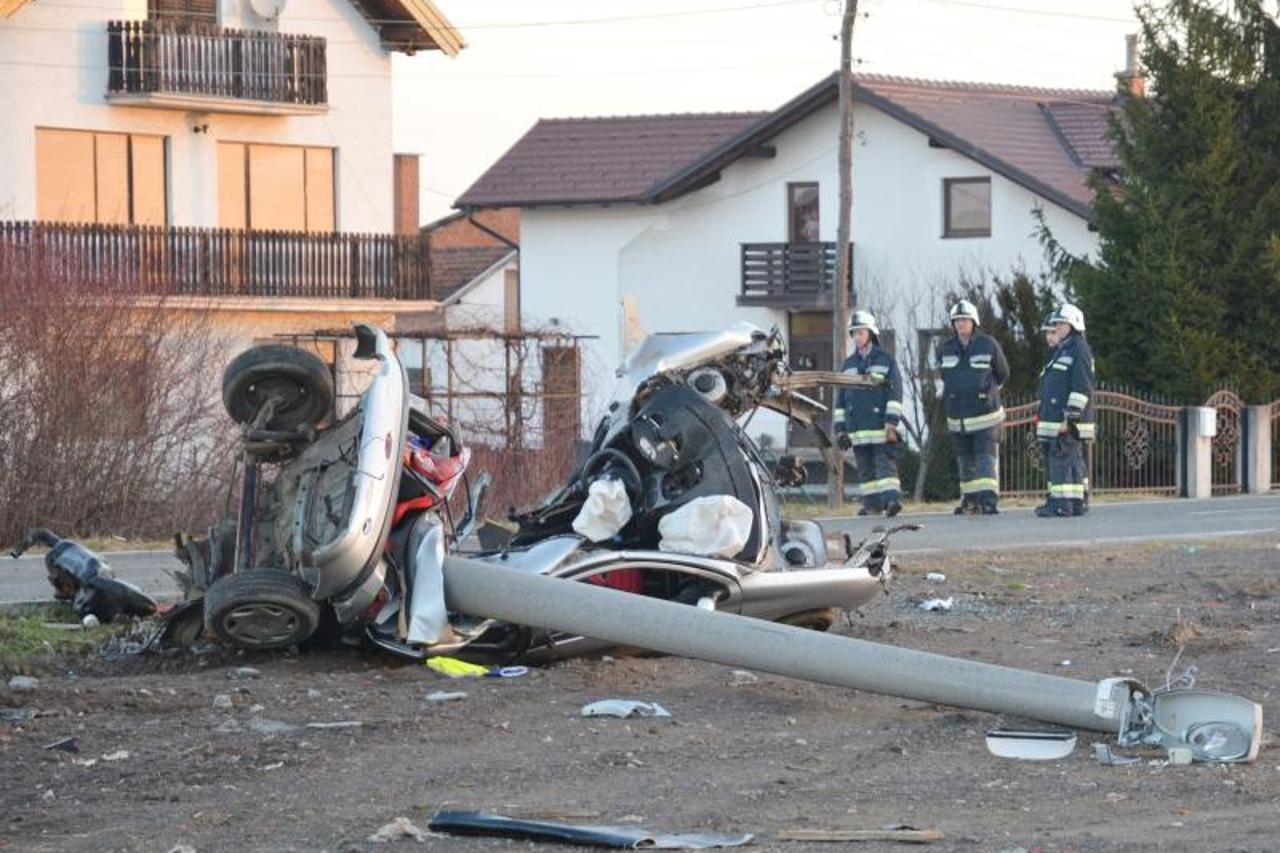 prometna nesreća, stup