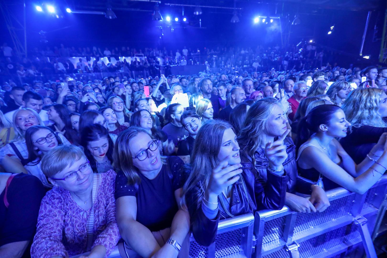 Osim starih hitova, Parni valjak s Igorom svira i neke nove pjesme kao što su 'Bogati će pobjeći na Mars' i 'Moja glava, moja pravila'.