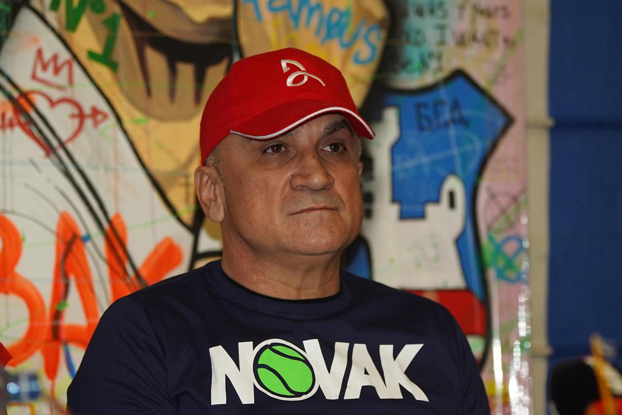 Beograd: Srđan Đoković održao je konferenciju za medije nakon što je njegov sin Novak ostao zadržan u azilu za imigrante u Melbourneu