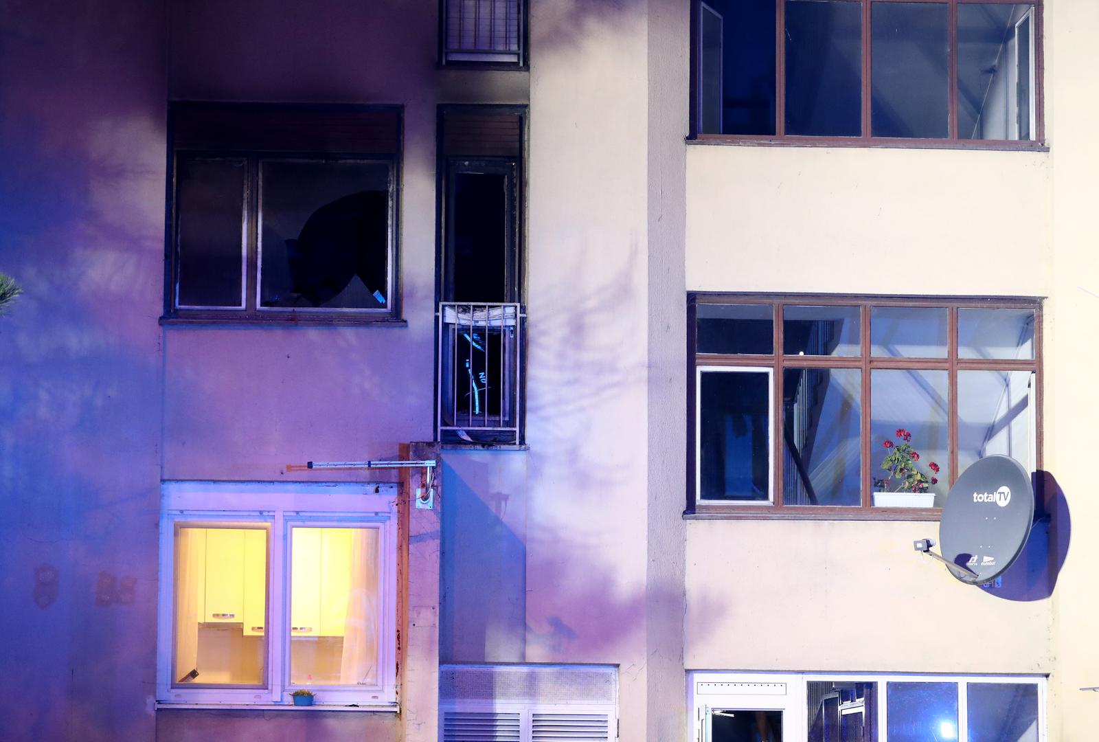 11.09.2023., Zagreb - Vatrogasci gase pozar u stambenoj zgradi na adresi Milovana Gavazzija  u Dubravi.  Photo: Matija Habljak/PIXSELL