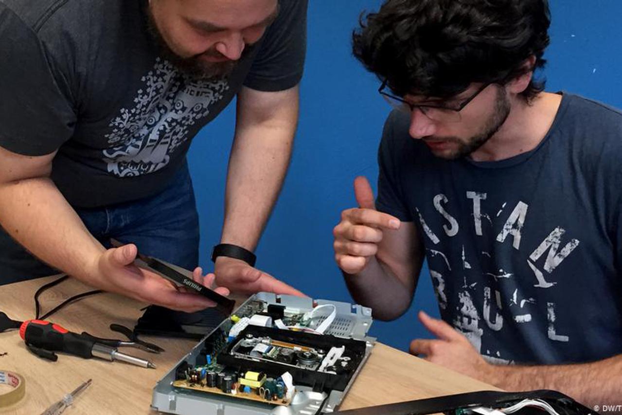 Christopher Olk (desno)