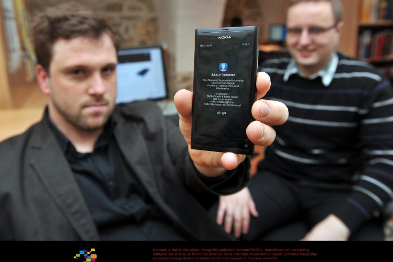 '16.02.2012., FOI, Varazdin - Asistenti fakulteta organizacije i informatike Boris Tomas i Zlatko Stapic autori su mobilne aplikacije zbog koje je Nokia snimila dokumetarac jer je aplikacija skinuta v