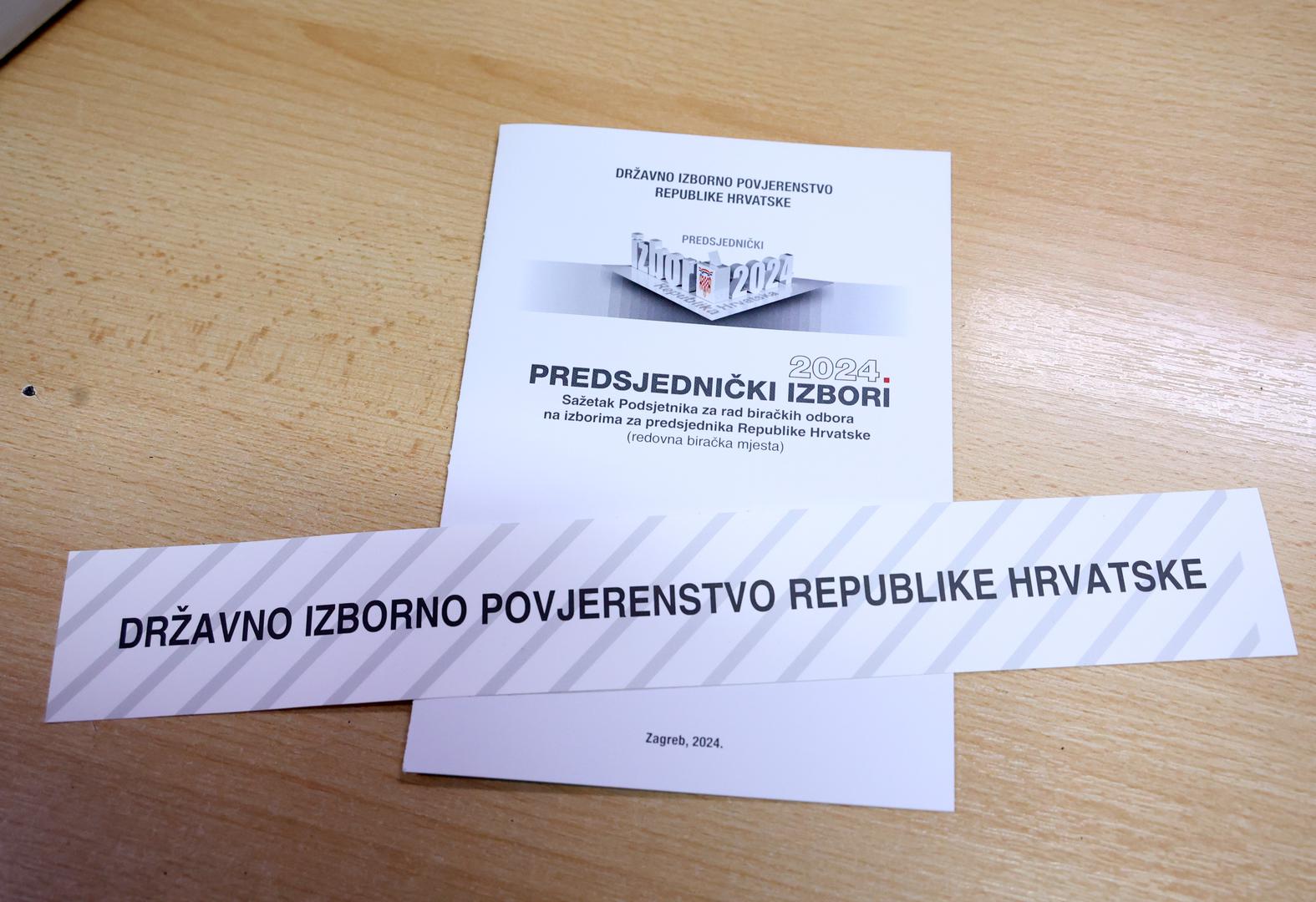 29.12.2024., Sibenik - Gradjani na biralistima glasuju za novu predsjednicu ili novog predsjednika Republike Hrvatske. Photo: Dusko Jaramaz/PIXSELL
