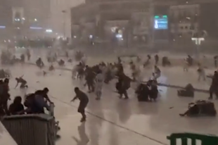 VIDEO: Strašna superćelijska oluja pogodila ‘sveti grad’, razorni vjetar ljude bacao po podu, prevrtao automobile