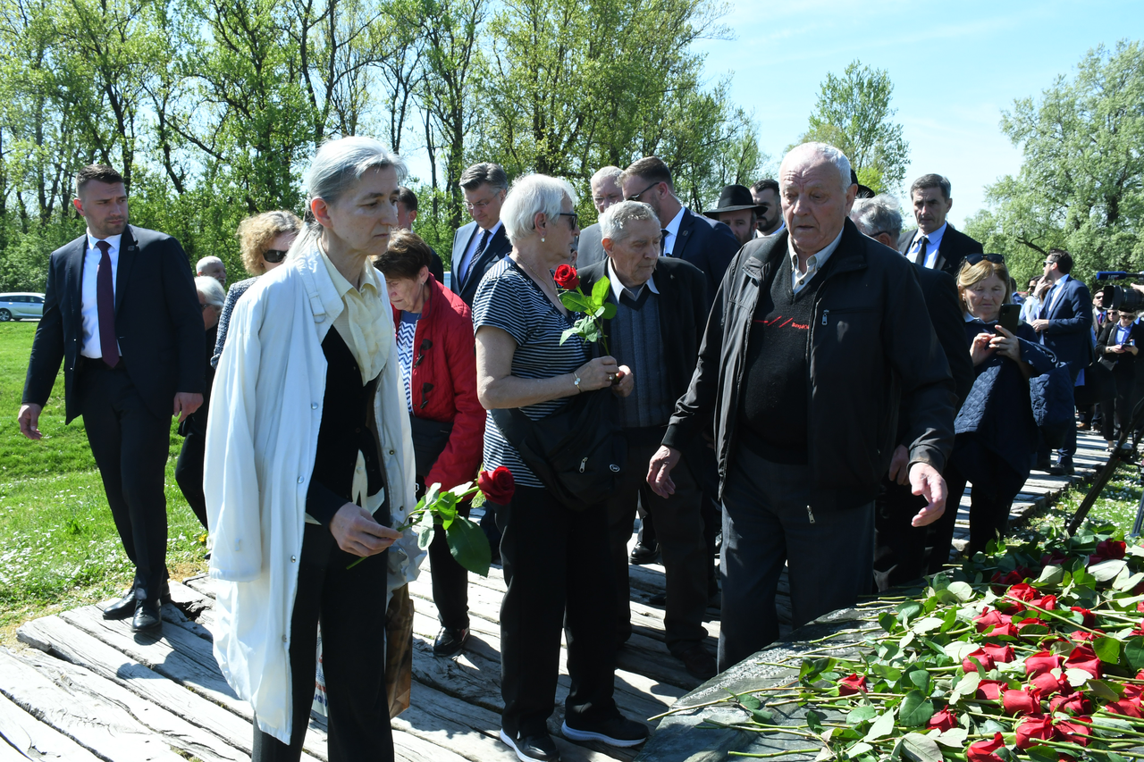 Državni vrh odao počast žrtvama logora u Jasenovcu 