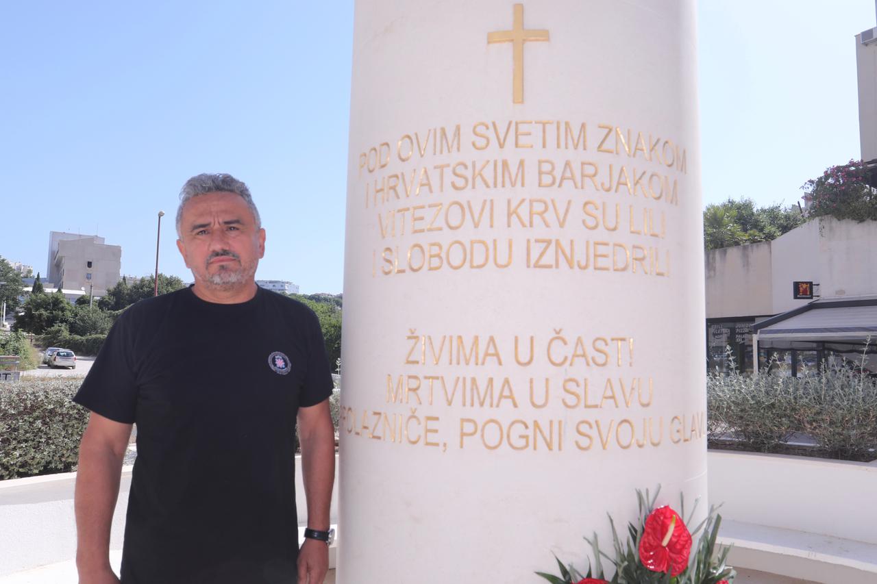 Split: Čelnici nove udruge 9. bojne HOS 1991 položili vijence kod spomenika HOS-a