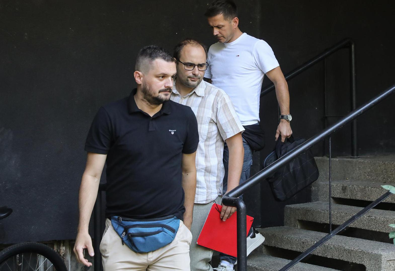 Uskok je u utorak izvijestio da su u tijeku nova uhićenja i provođenje tzv. hitnih dokaznih radnji poput pretresa.

