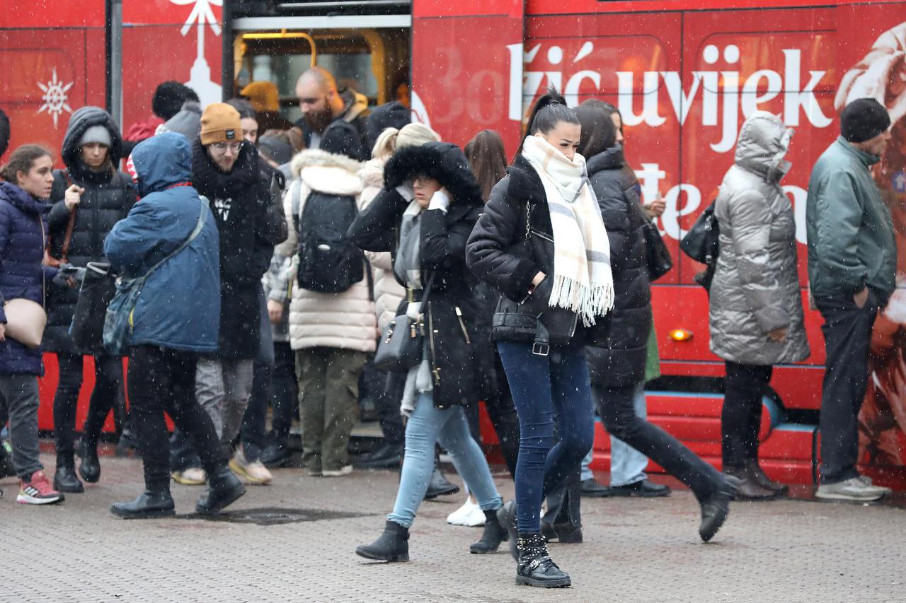 U Zagrebu od jutra pada susnježica