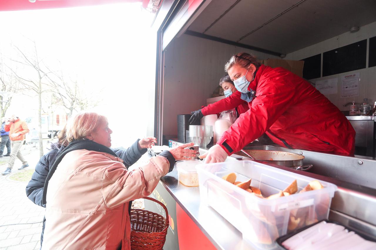 Chef kuha doma i Udruga ugostitelja organizirali i pružaju pomoć u Petrinji