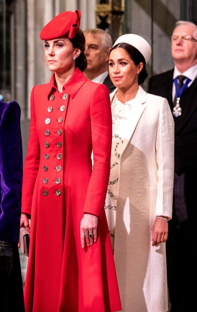 Dok mnogi sumnjaju da su Kate i Meghan pri ovom susretu pokazale svoje prave osjećaje jedna prema drugoj, dvije vojvotkinje očito  slušaju naputak kraljice Elizabethe kako svoje nesuglasice u javnosti moraju zaboraviti. 