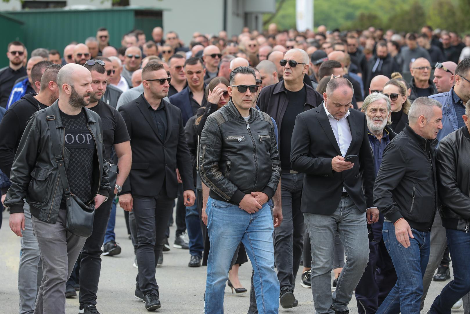 28.04.2023., Zagreb - Pogreb Tomislava Sablje, koji je ubijen u nocnom klubu "Ritz", odrzan je na groblju Markovo Polje. Optuzenik iz Uskokove akcije Tebra Tomislav Sabljo ubijen je hicima iz vatrenog oruzja u nakon fizickog sukoba vise osoba.   Photo: Jurica Galoic/PIXSELL