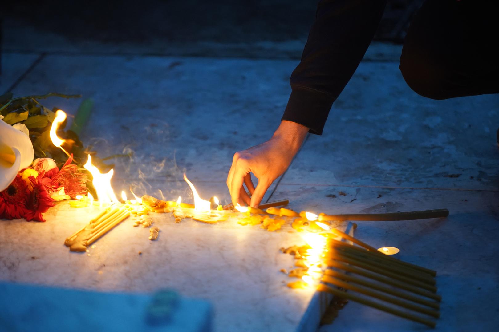 03, May, 2023, Belgrade - Citizens gathered on Cvetni trg to pay their respects to the victims of the tragedy that happened at the "Vladislav Ribnikar" Elementary School this morning when a seventh-grade grader killed eight students and a security guard. Photo: Antonio Ahel/ATAImages03, maj, 2023, Beograd - Gradjani su se okupili na Cvetnom trgu kako bi odali pocast stradalima u tragediji koja se desila u Osnovnoj skoli "Vladislav Ribnikar" jutros kada je cenik sedmog razreda ubio osam ucenika i radnika obezbedjenja. Photo: Antonio Ahel/ATAImages Photo: Antonio Ahel/ATAImages/PIXSELL