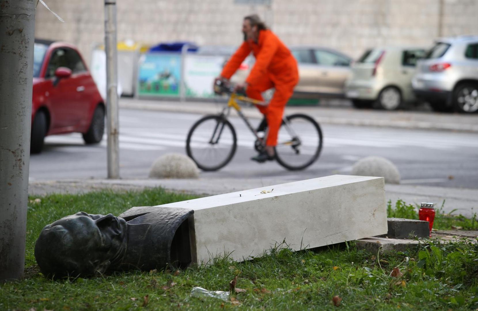 "Nažalost to odražava nezdravu društvenu klimu koja se uporno stvara u dijelu našeg društva", naveo je predsjednik gradskog SDP- a Goran Kotur.
