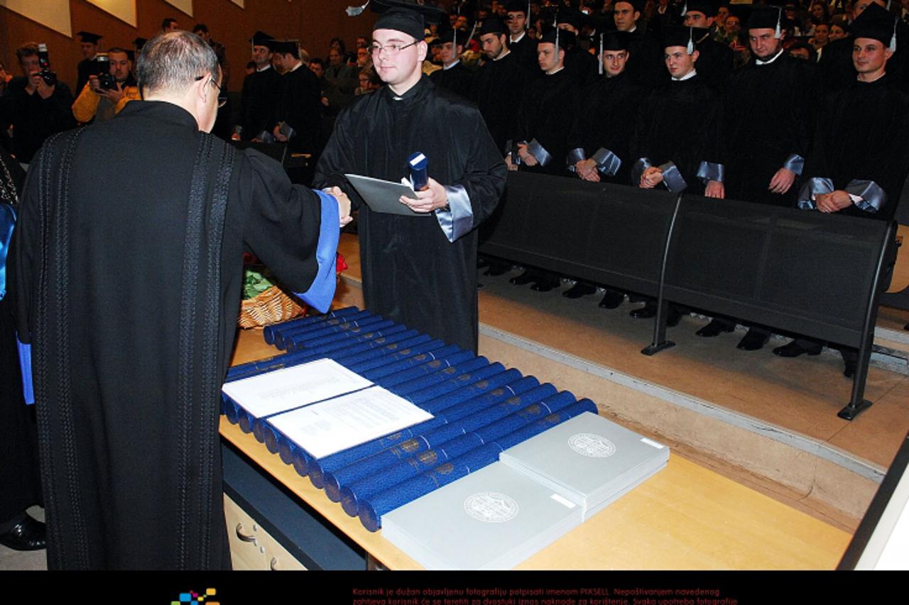 '12.12.2008., Zagreb - Svecana promocija prvih magistara inzenjera u RH koji su studirali po Bolonjskom sustavu na Fakultetu strojarstva i brodogradnje.  Photo: Zeljko Hladika/Vecernji list'