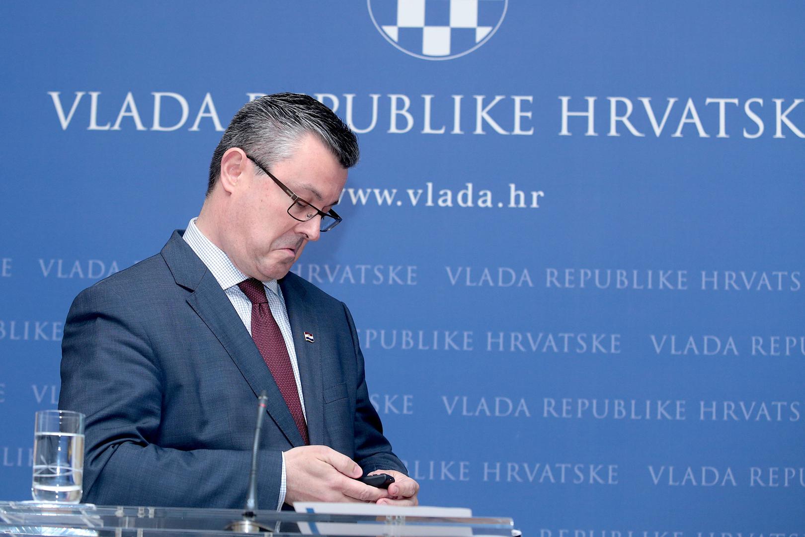 Međutim, Vlada nije odradila puni mandat. Hrvatski sabor 16. lipnja 2016. izglasao je nepovjerenje Oreškoviću. Za odluku je glasovalo 125 zastupnika, protiv ih je bilo 15, a dvoje je bilo suzdržano. 