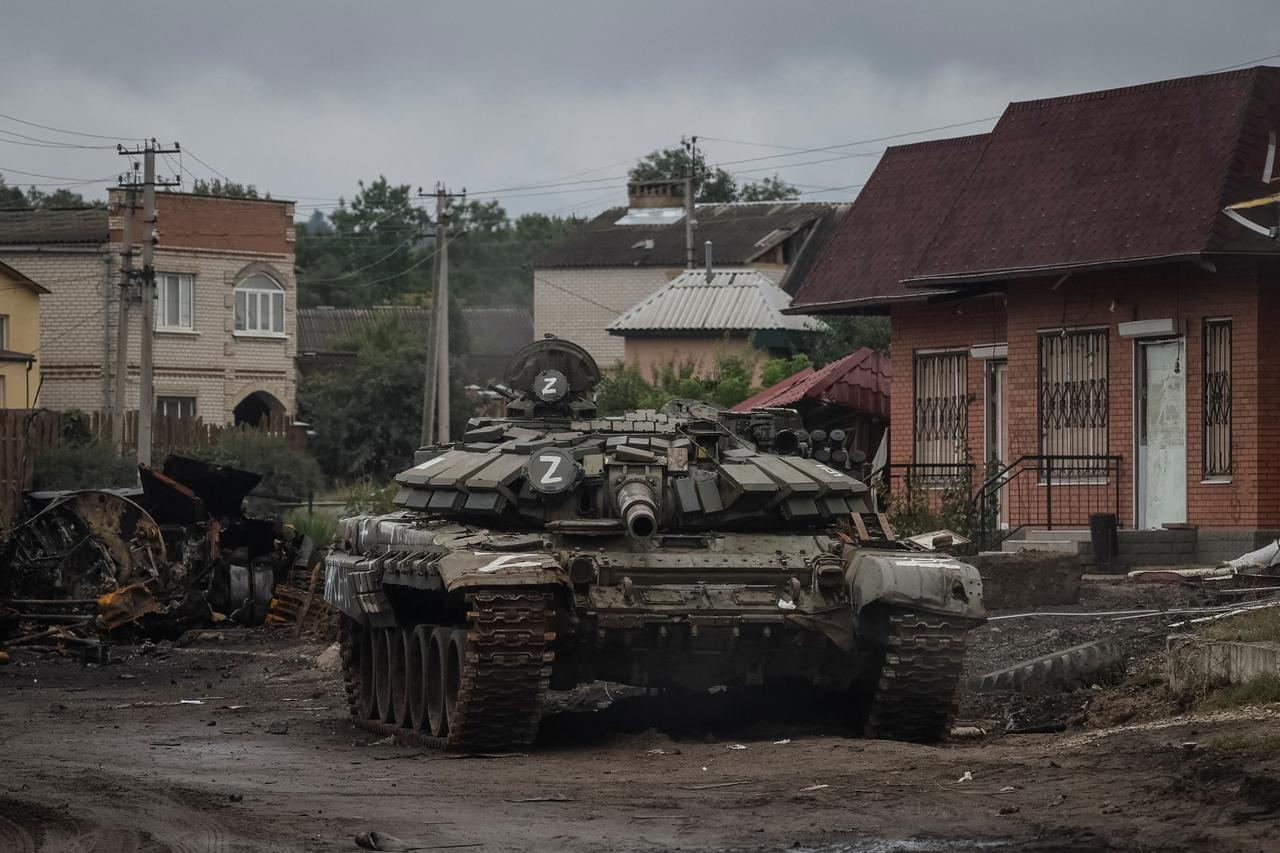 A destroyed Russian tank is seen in the town of Izium
