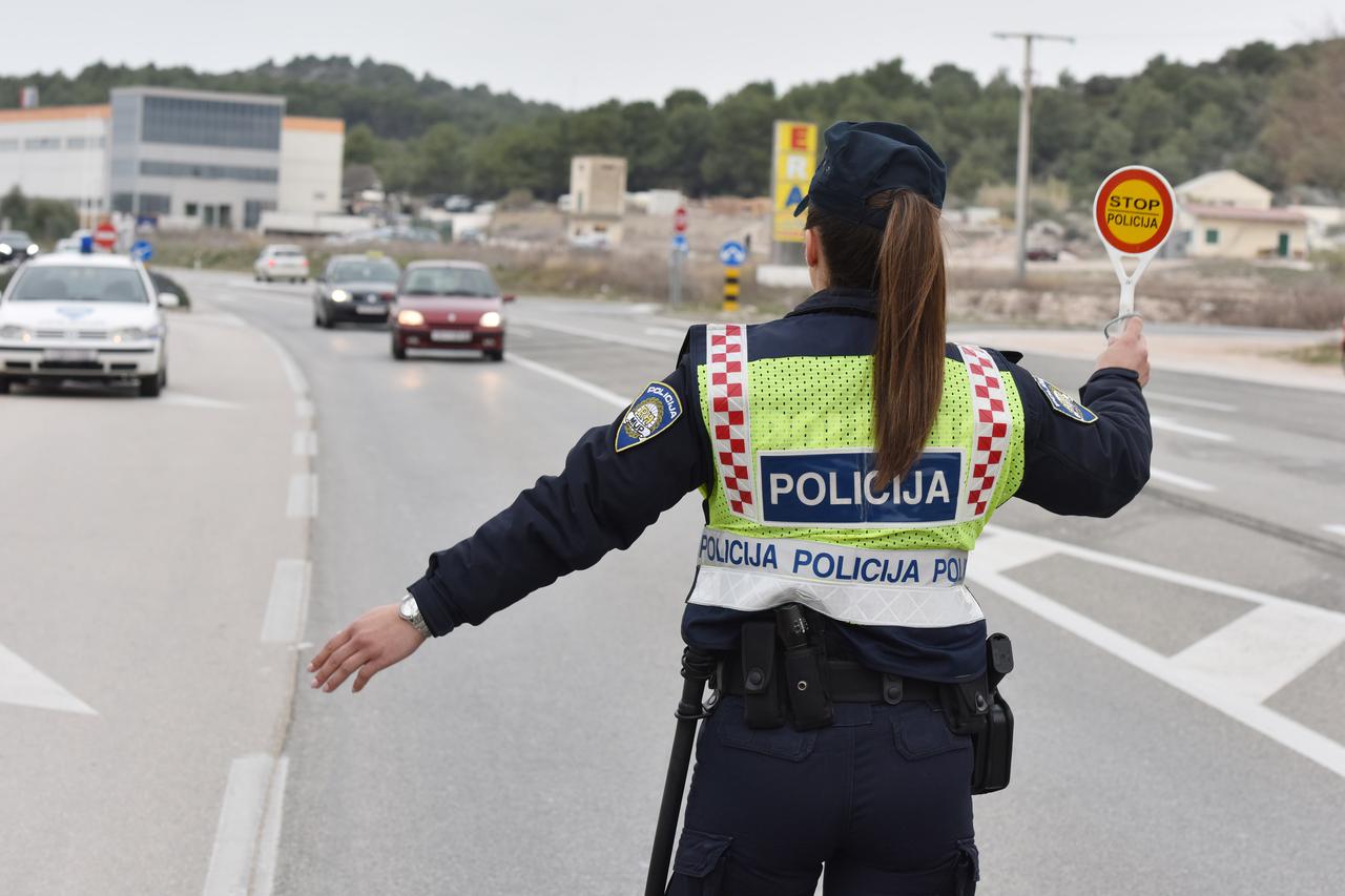policija