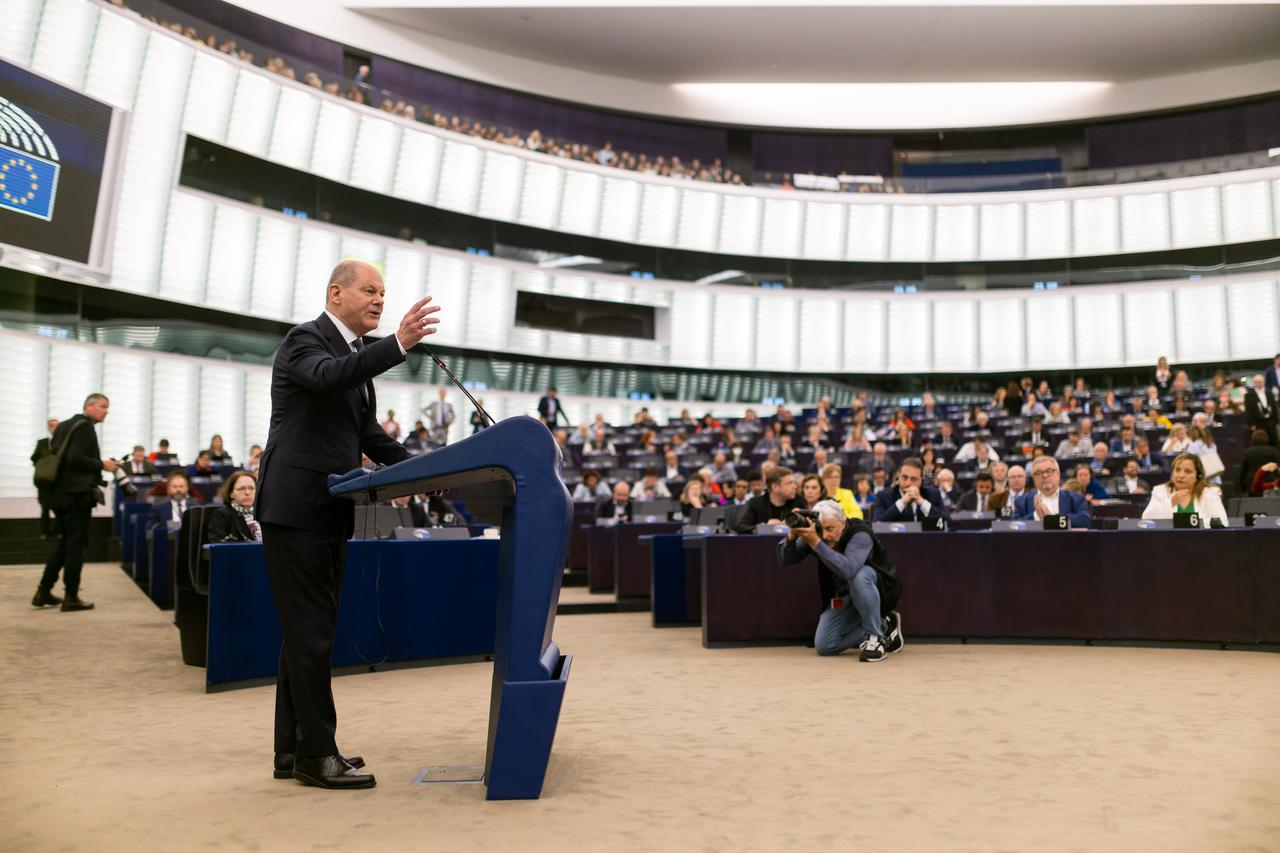 Chancellor Scholz visits EU Parliament