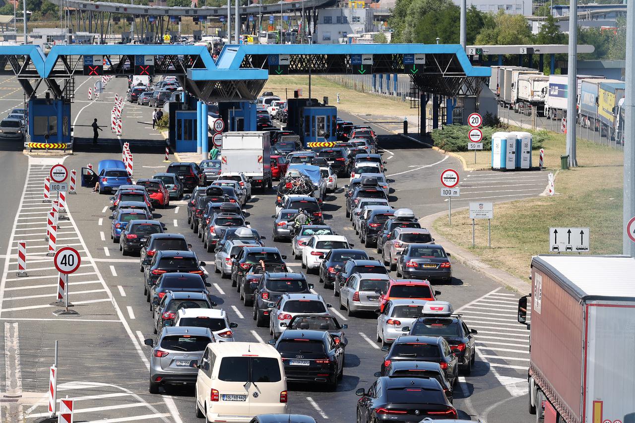 Gužve na graničnom prijelazu Bregana za izlazak iz Hrvatske
