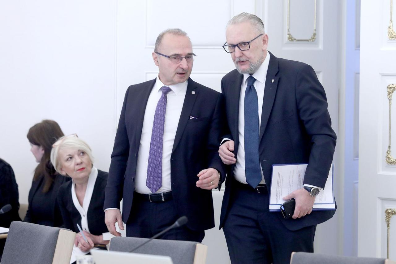 Zagreb: Vlada na sjednici raspravlja o izmjenama Zakona o rodiljnim i roditeljskim potporama