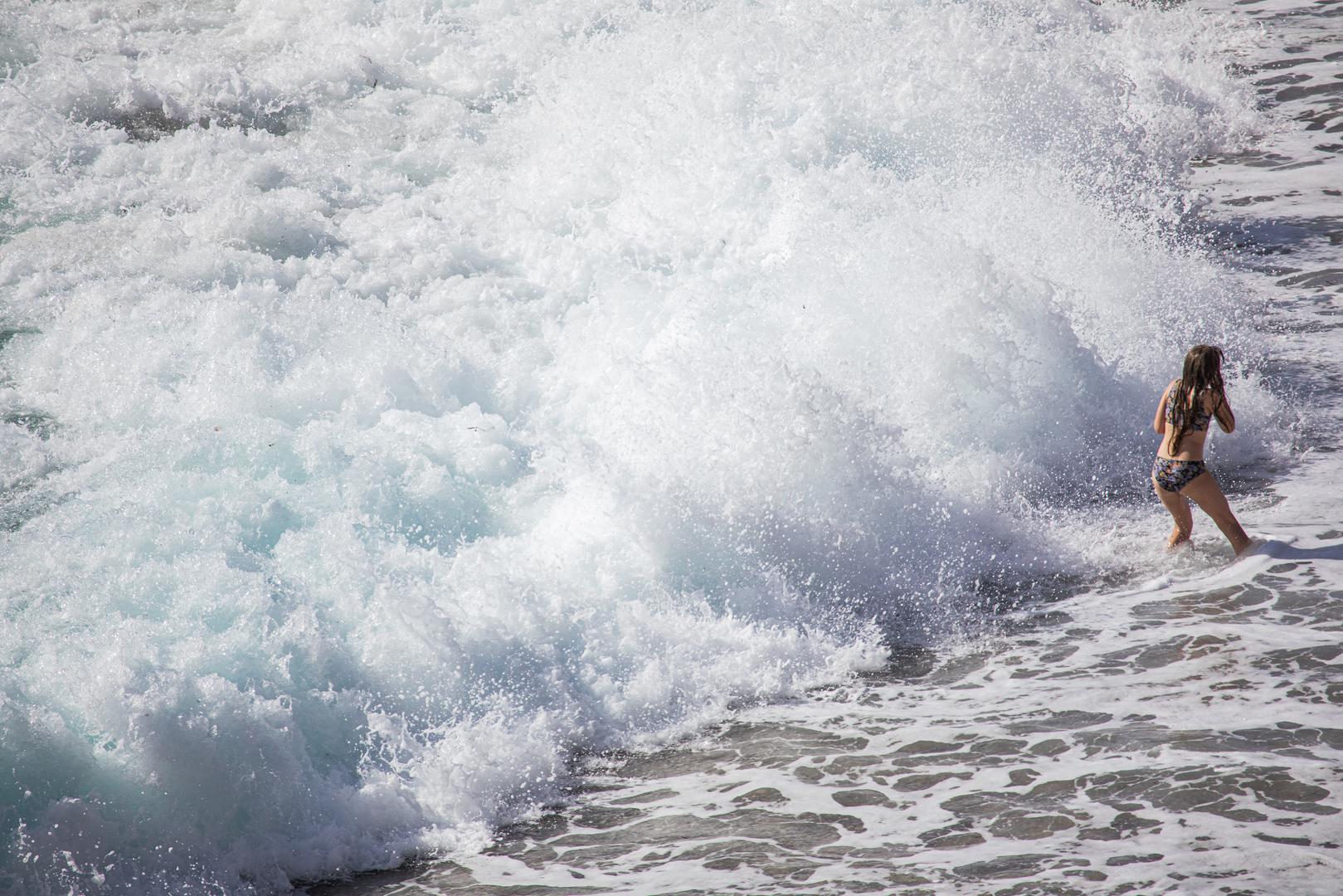 Puhat će umjeren do jak jugozapadni, zapadni te sjeverozapadni vjetar, ali to nije spriječilo najupornije kupače da iskoriste možda posljednje tople dane uz more.