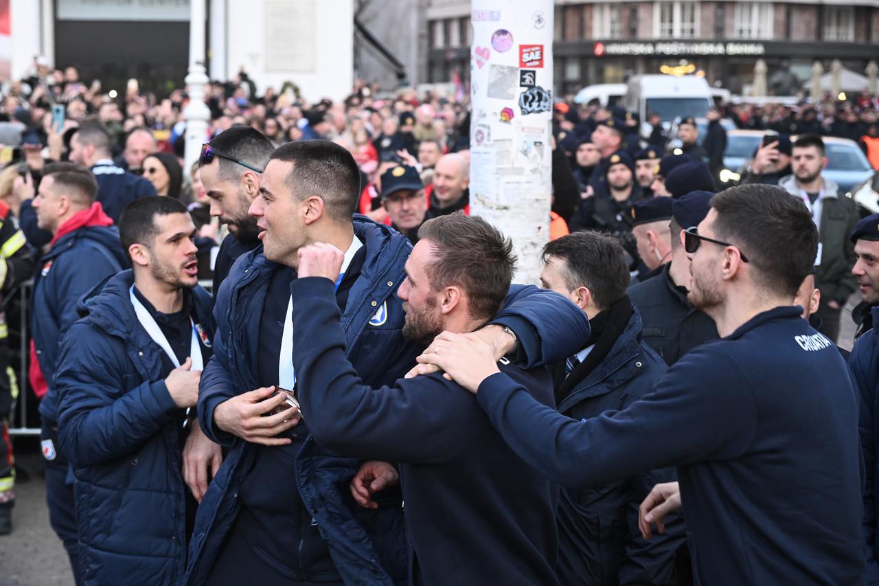 Zagreb: Hrvatska rukometna reprezentacija stigla na svečani doček na Trgu bana Josipa Jelačića