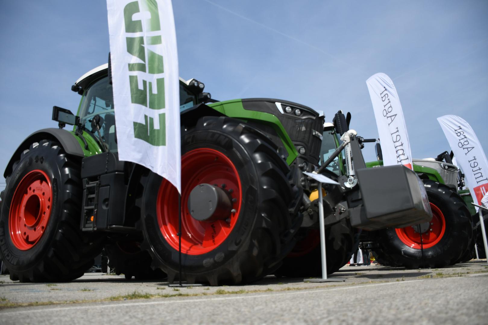 Najatraktivniji i najskuplji traktor, ujedno i najskuplji izložbeni primjerak uopće na sajmu, je Fendt 942 Vario vrijedan čak 350.000 eura (bez PDV-a).