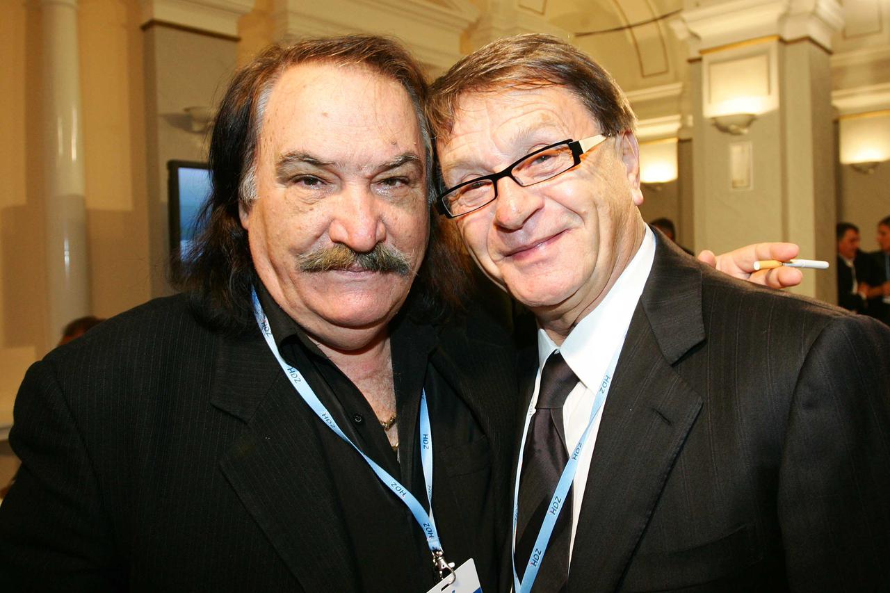 2007. Predsjednik HDZ-a Ivo Sanader najavio da očekuje mandat za sastavljanje vlade 