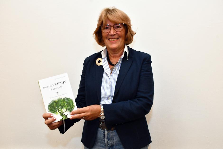 Slavonski Brod: Predstavljanje knjige "Idem u penziju-i što sad" liječnice u mirovini Mire Lončar Dušek