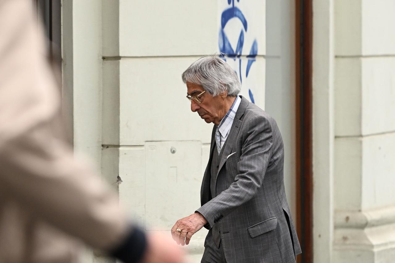 Zagreb: Deda Toni prošetao centrom grada