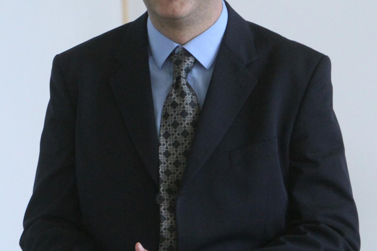 08.05.2014., Koprivnica - Izvanredna sjednica Gradske skupstine sazvana na trazenje oporbenjaka zbog, kako tvrde, puno nejasnoca o projektu sveucilista u kojem sudjeluje gradska uprava. Rektor Medijskog sveucilista Marin Milkovic.