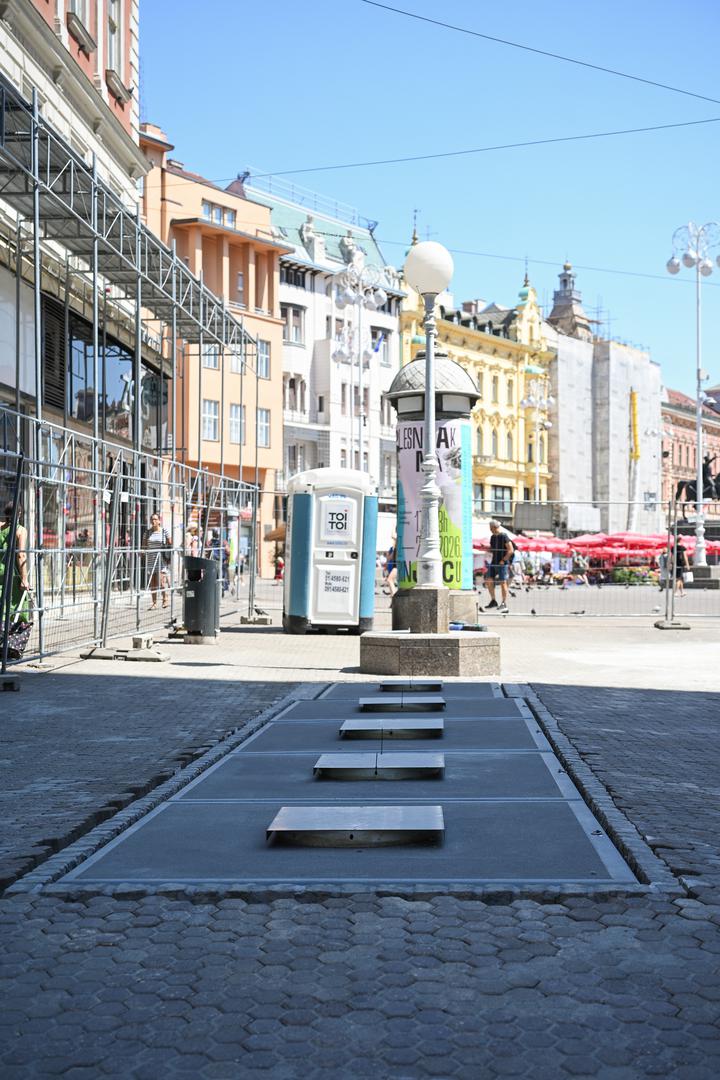 Projekt je, podsjetimo, kritizirao zagrebački HDZ, koji smatra da spremnici narušavaju izgled glavnog trga te je od Grada zatražio pojašnjenje zašto je odabrana upravo ta lokacija.