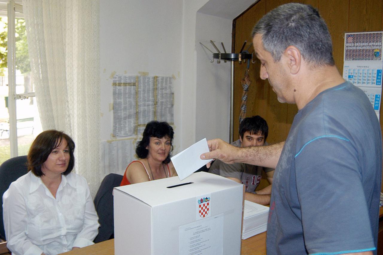 \'02.05.2011., Sisak - Svoje predstvnike u Mjesnim odborima Siscani su birali prije cetiri godine.(ARHIVA) Photo:NIkola Cutuk/PIXSELL\'