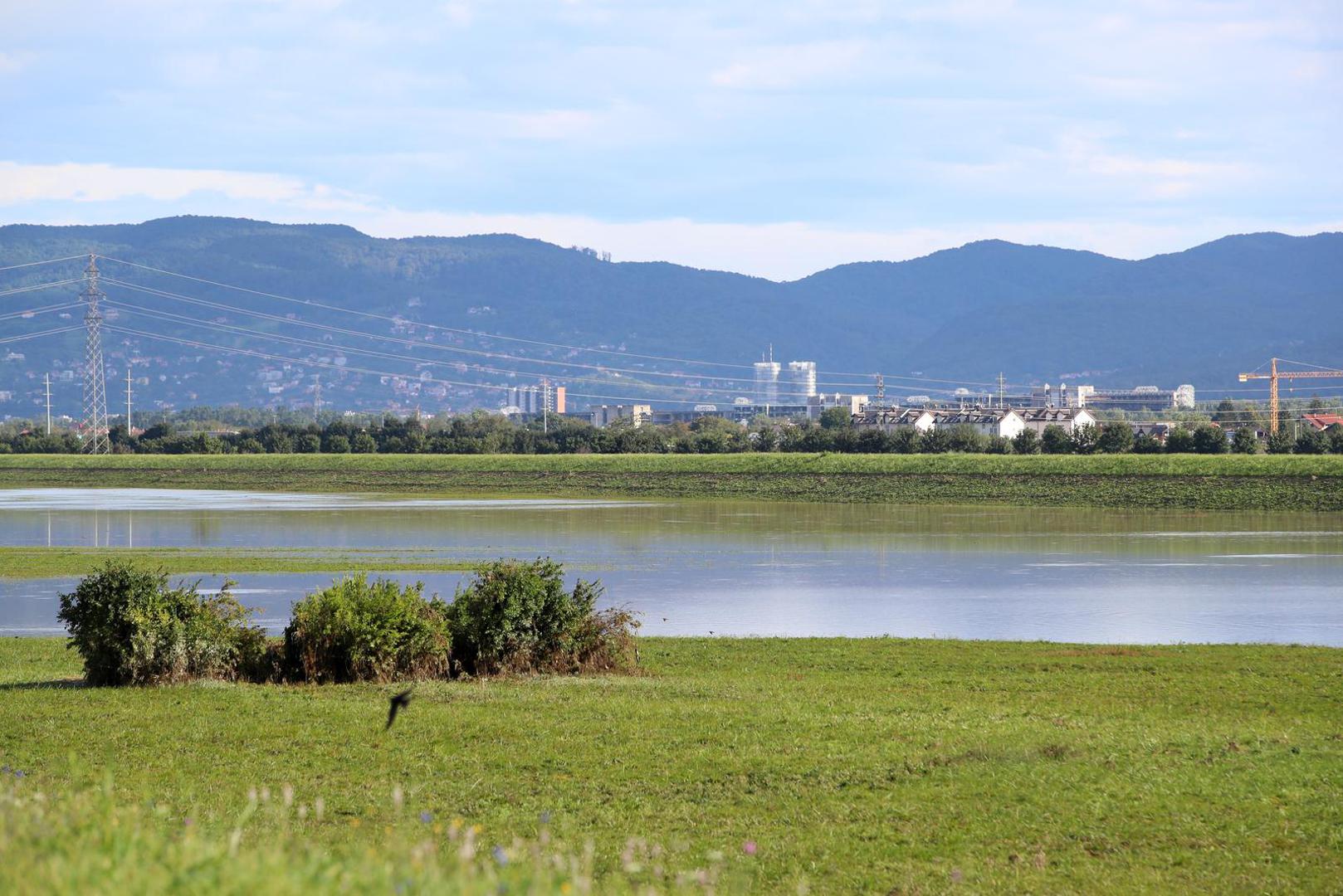 07.08.2023., Zagreb, Botinec - Povlaci se voda iz oteretnog kanala Sava - Odra. Photo: Zeljko Lukunic/PIXSELL