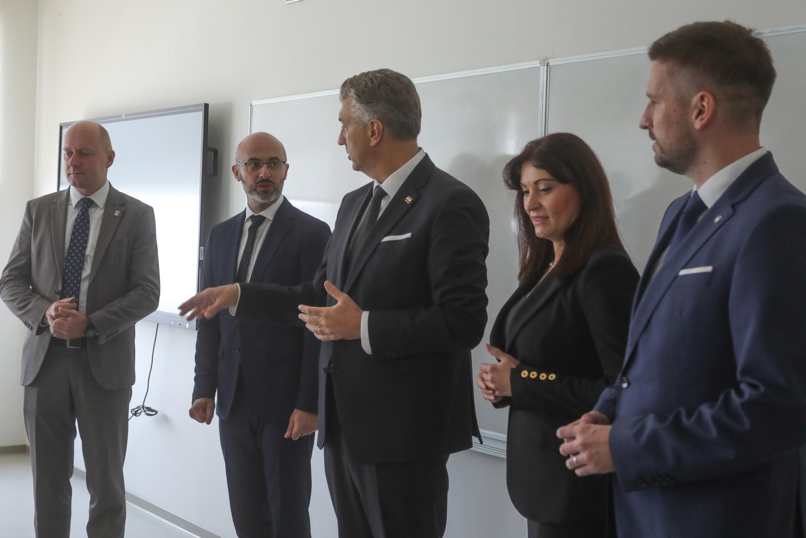 Naš apsolutni BDP tada je bio 47 milijardi eura, a na kraju ove godine bit će preko 92 milIjardi eura, čime, uz rast plaća gradimo novi ekonomski i socijalni standard života, istaknuo je Plenković.