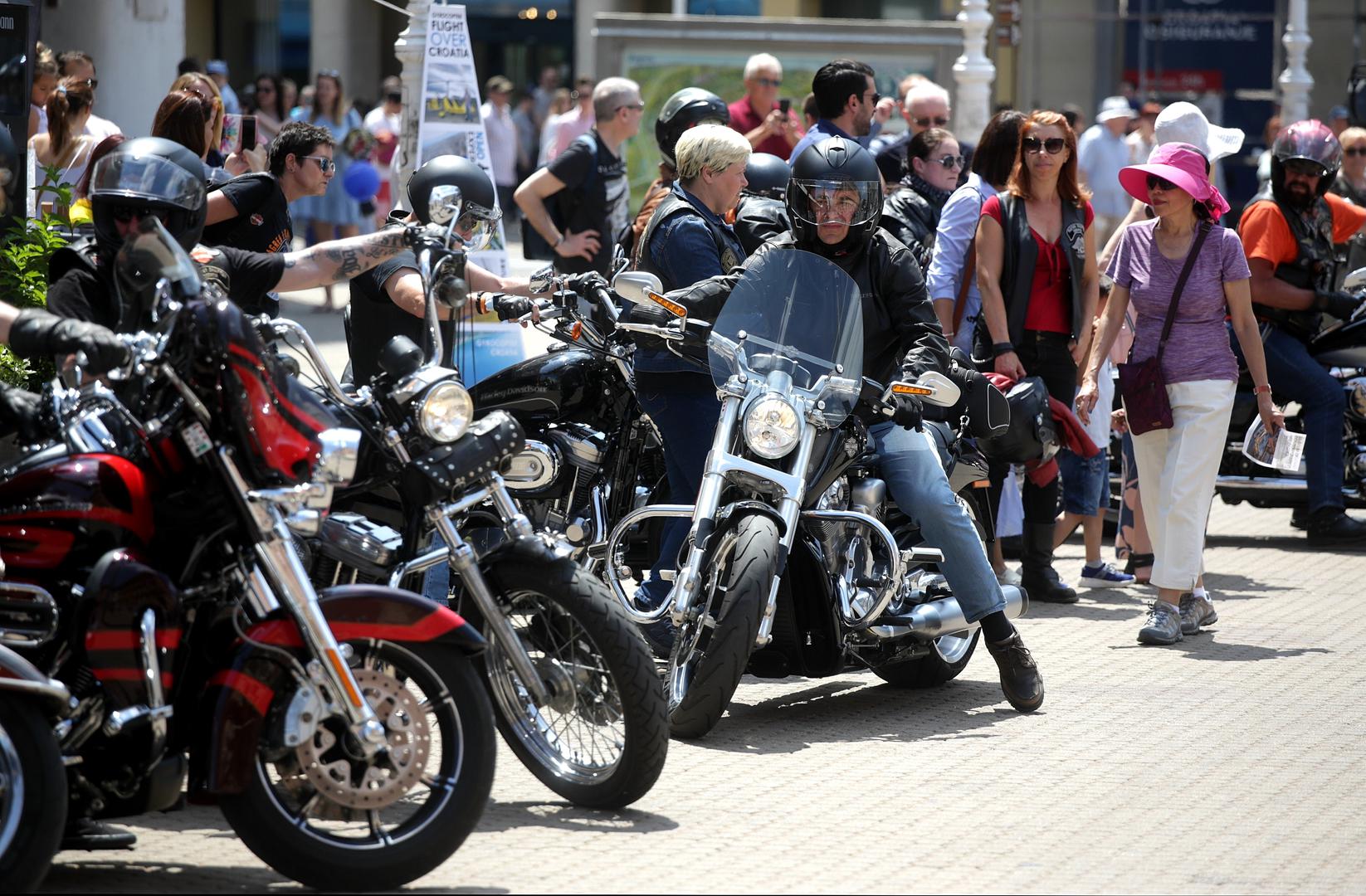 Oko 150 Harley Davidson motora okupiralo je danas Trg bana Josipa Jelačića.