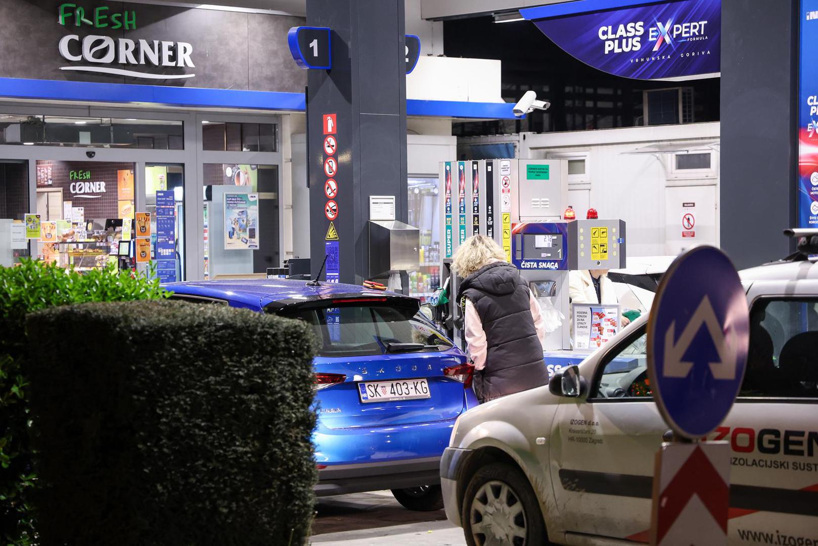 Premijer Andrej Plenković istaknuo je kako bi cijene goriva bile znatno više bez Vladinih mjera ograničavanja, naglasivši da bi tržišne cijene u tom slučaju dosegnule 1,71 euro po litri za Eurosuper 95, 1,86 eura za eurodizel te 1,23 eura za plavi dizel.