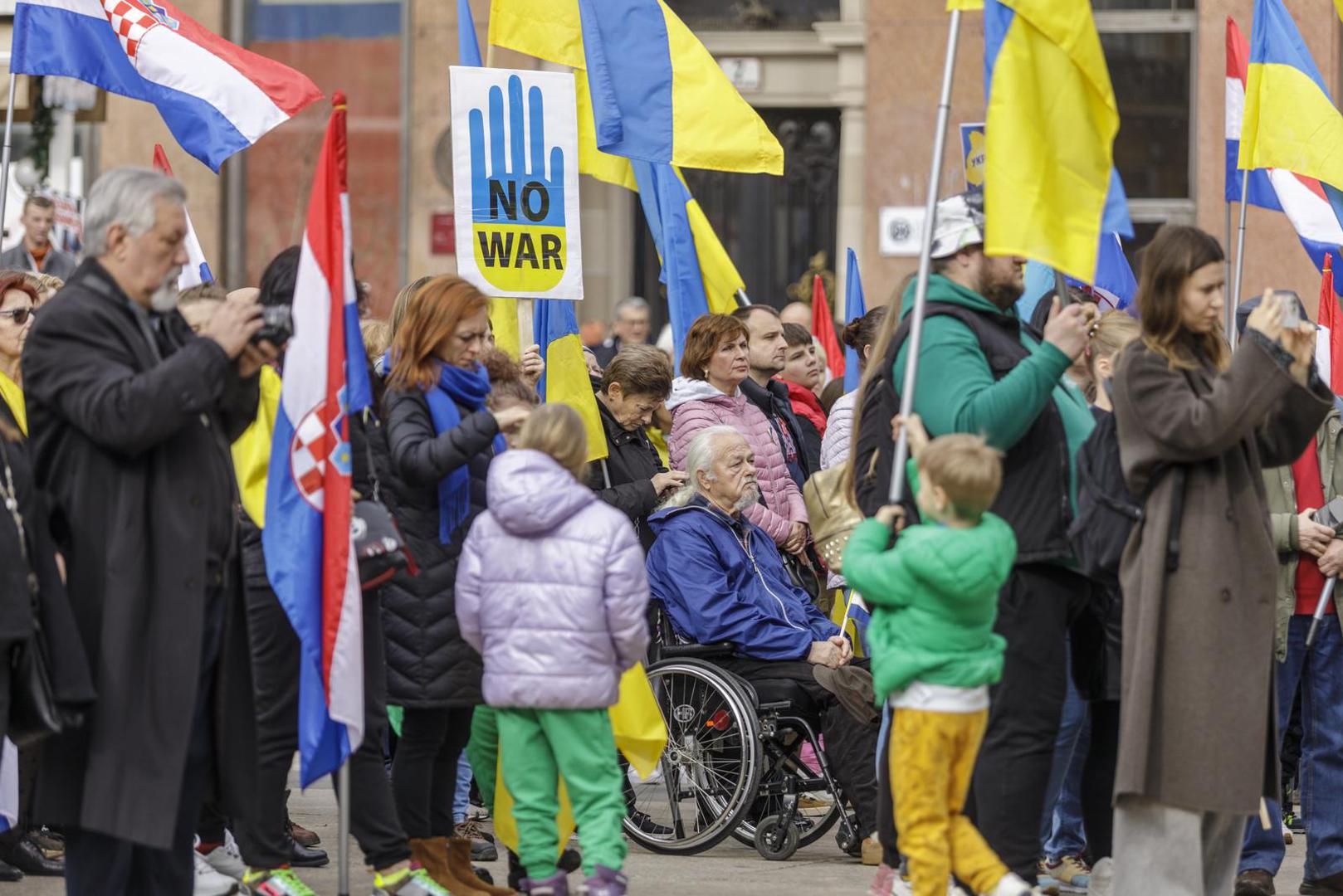 "Ne smijemo dozvoliti Rusiji da pobijedi niti ćemo to dozvoliti. Demokracije svijeta će čuvati slobodu sada, sutra i zauvijek", rekla je Rayes.