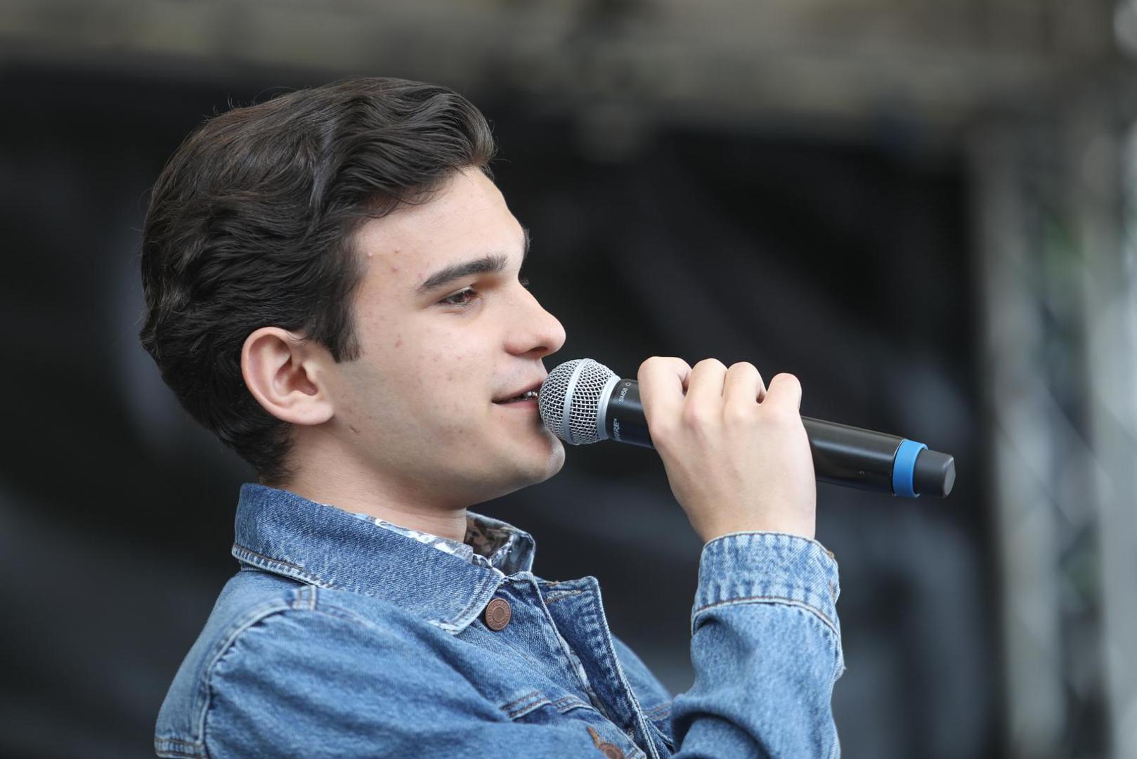 Dodajmo da je program krenuo u 9 sati nastupom Tri soprana One, nakon kojih će atmosferu zagrijati i Ivana Galić i SoulBeat te Zagrebački orkestar ZET-a koji će glazbeno pratiti Šlageriste s Ribnjaka, Ivanu Starčević i Matiju Antolića te Željka Grozaja.