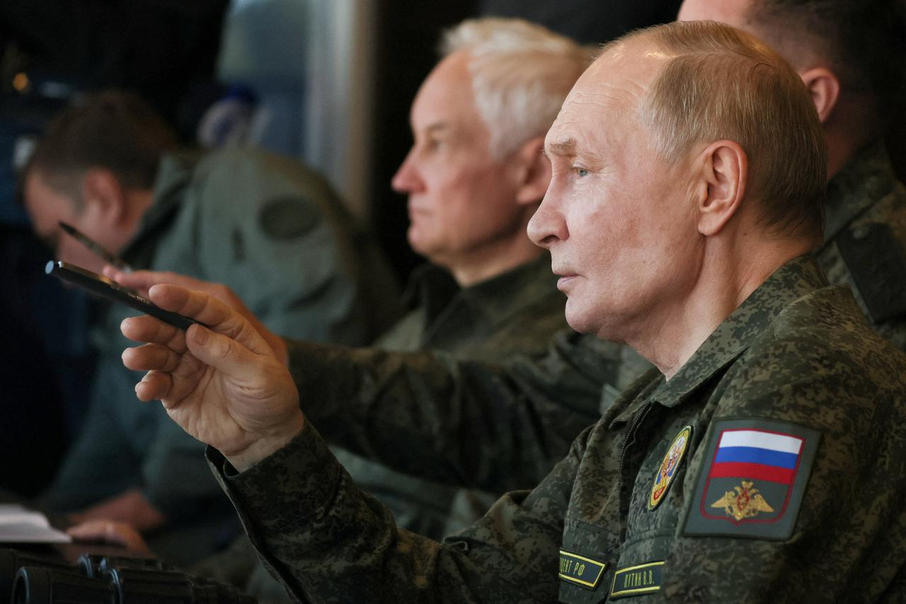 Russian President Putin observes Zapad-2025 military exercises in Nizhny Novgorod region