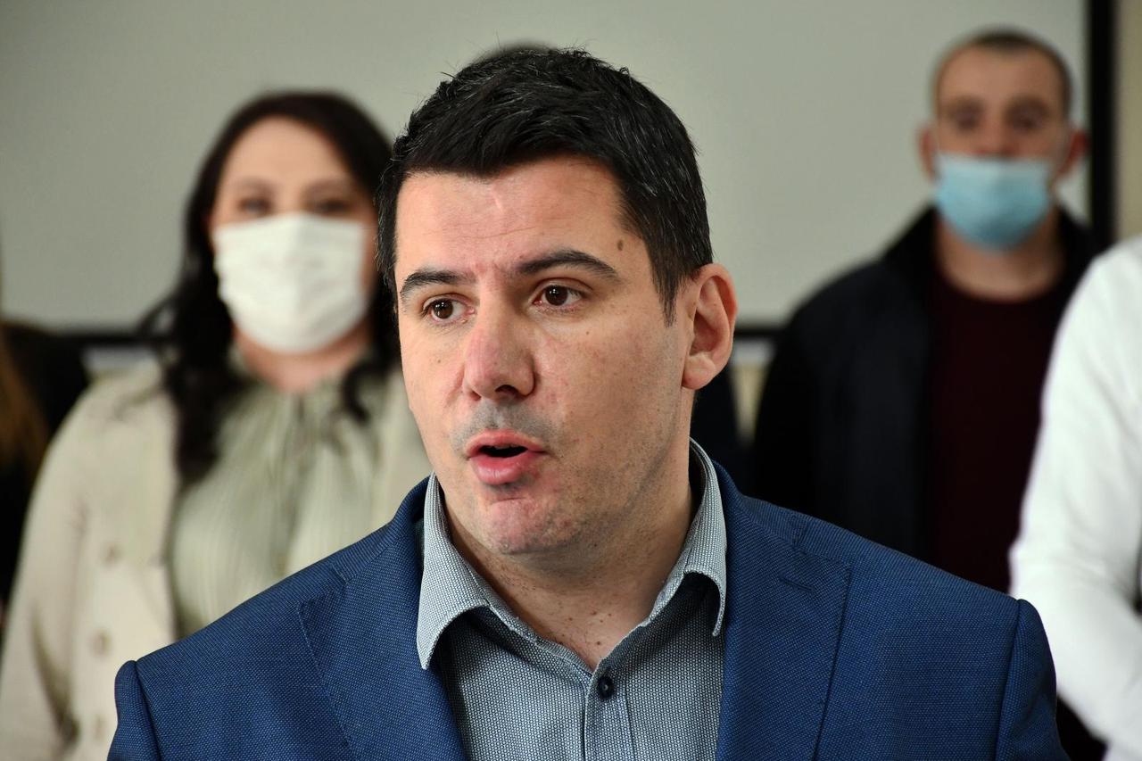 Slavonski Brod - Nikola Grmoja na predstavljanju liste kandidata Mosta za lokalne izbore.