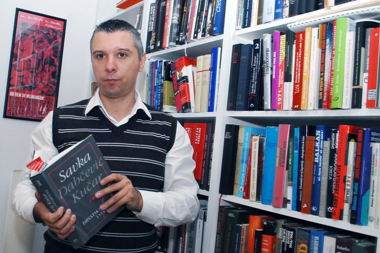 \'18.11.2010., Sisak - Sisacki povjesnicar Hrvoje Klasic autor je dokumentarnog filma Hrvatsko proljece koji ce biti prikazan na HTV-u. Photo:Nikola Cutuk/PIXSELL\'