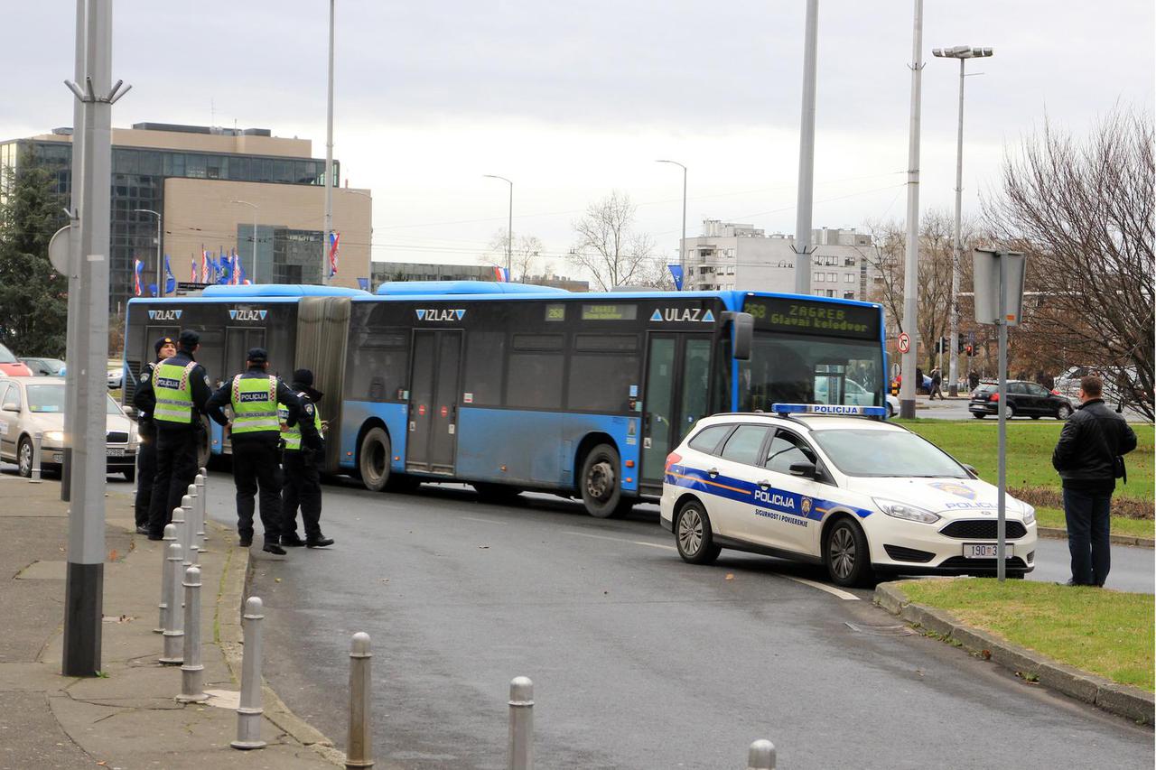 Zagreb: Uzvanici pristižu u Lisinski na komemoraciju za Slobodana Praljka