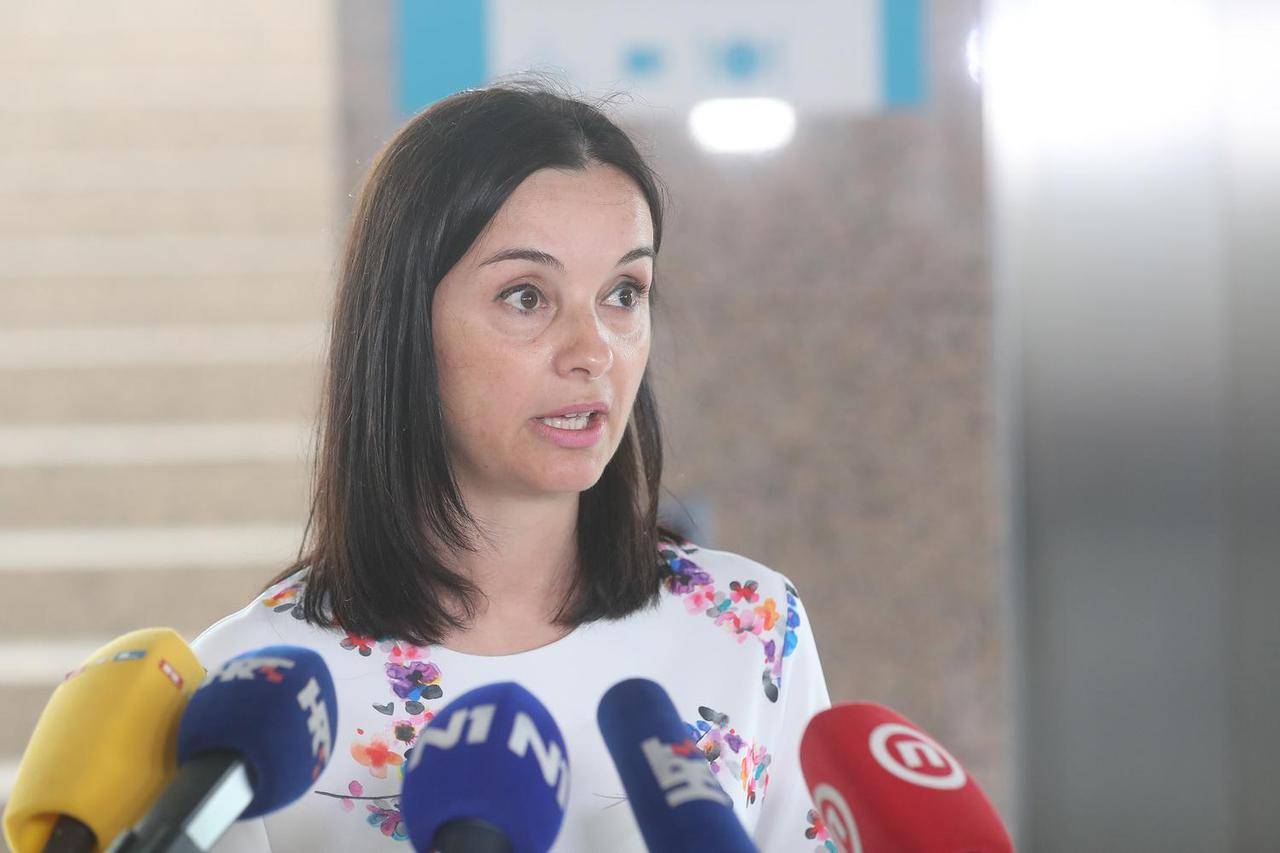 Uoči sastanka užeg kabineta Vlade RH  Marija Vučković dala izjavu za medije