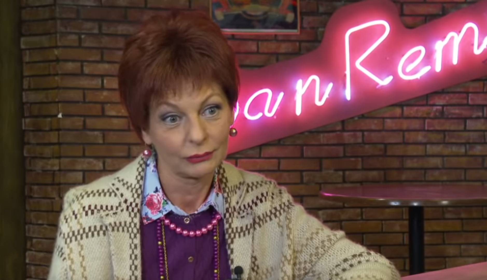 Tatjana Šojić, bosanskohercegovačka glumica, ostala je duboko urezana u sjećanje hrvatske publike zahvaljujući svojoj ulozi u popularnoj seriji "Lud, zbunjen, normalan". 