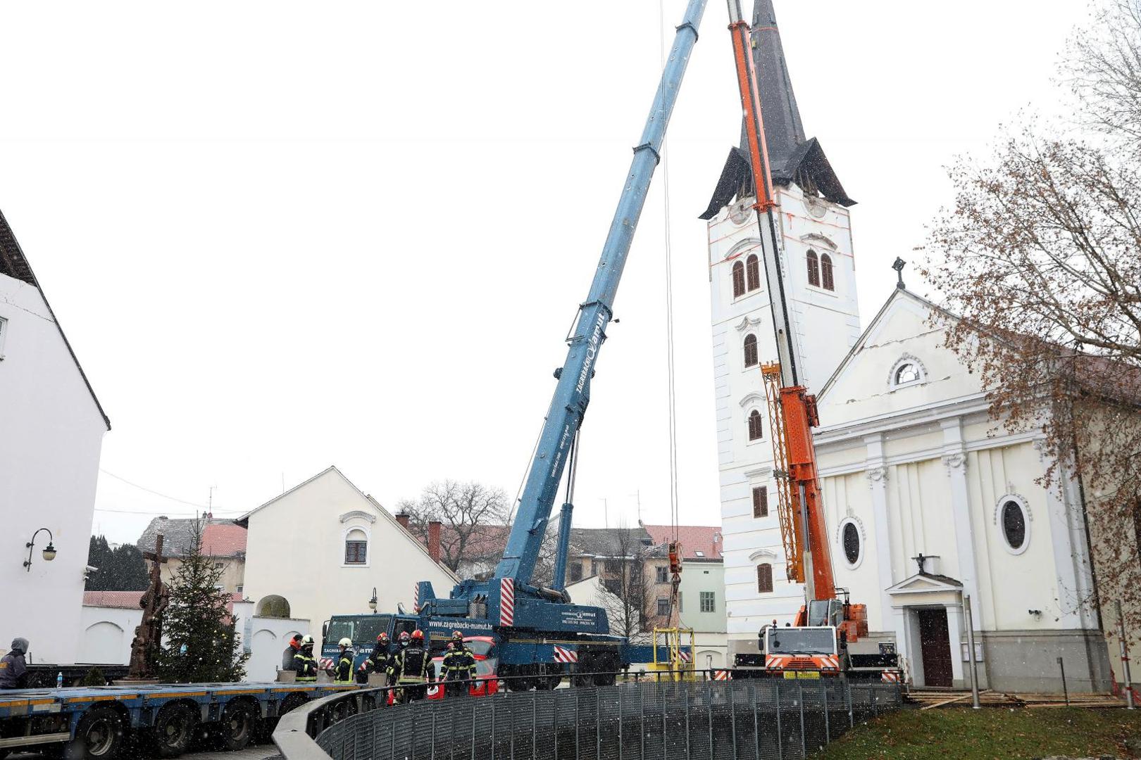 10.01.2021., Sisak - Uklanjanje tornja katedrale u Sisku koji je ostecen u razornom potresu. 
Photo: Edina Zuko/PIXSELL