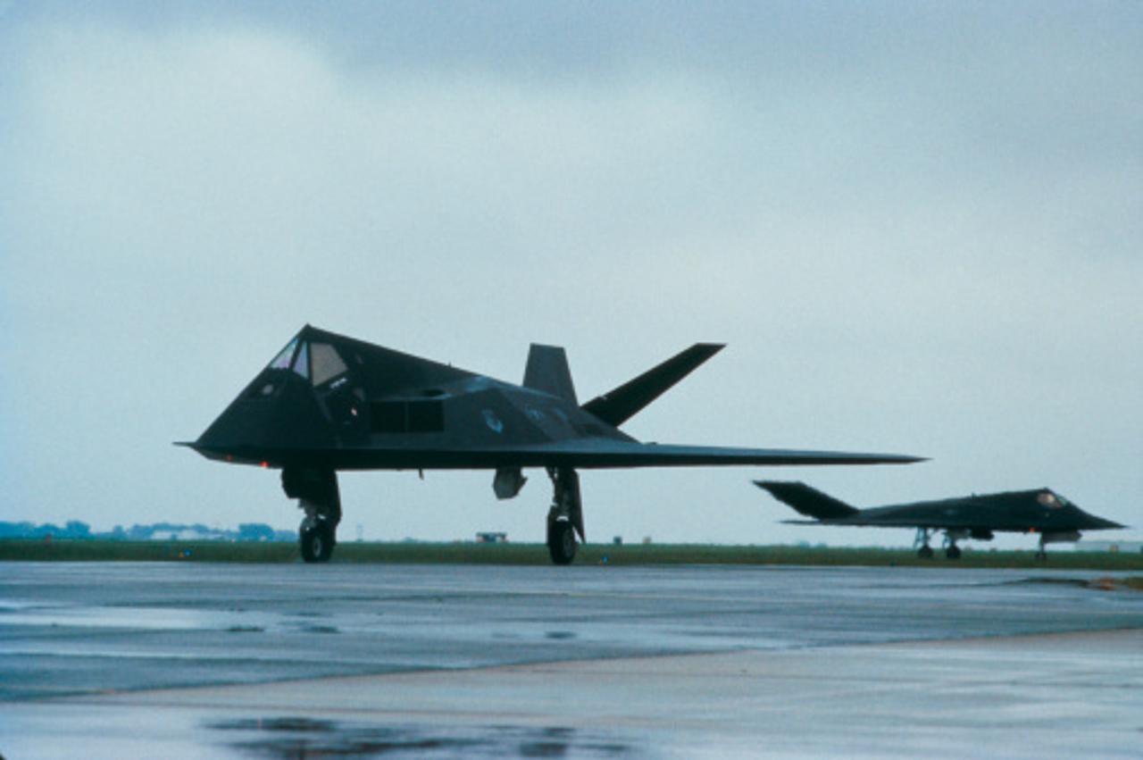F-117A