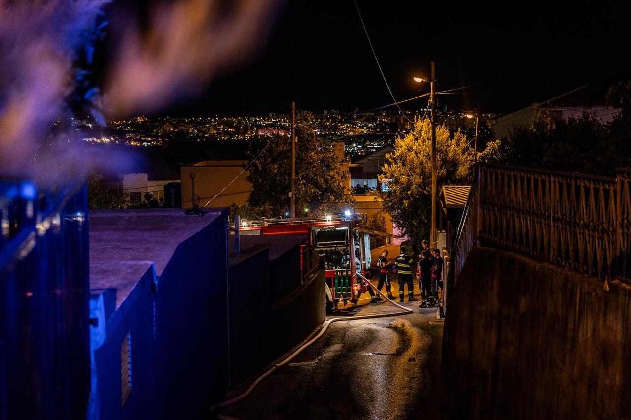Solin Ninčevići  -  Tjekom noci planuo je pozar u siroj okolici Splita. 