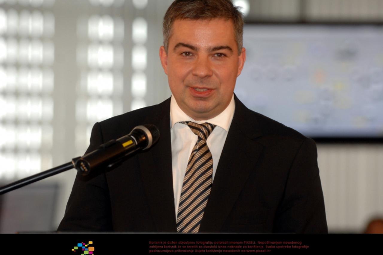 '12.02.2011. Rijeka - Predsjednica Vlade Jadranka Kosor u posjetu rafineriji povodom dovrsetka radova na prvoj fazi modernizacije Rafinerije nafte Rijeka. Zoltan Aldott Photo: Goran Kovacic/PIXSELL'